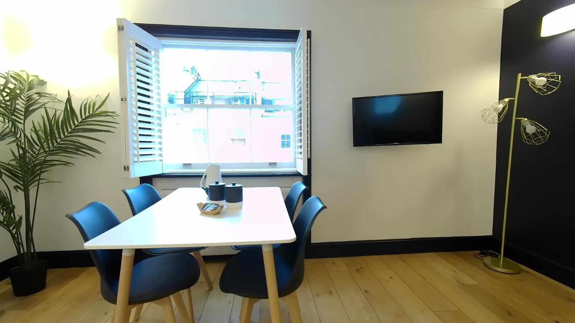 Thames Residences Hyde Park London Room photo